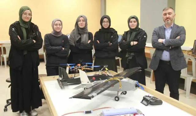 Lise öğrencileri üretti: Yapay zekayla görüntü tanımlayan İHA otonom yük bırakıyor