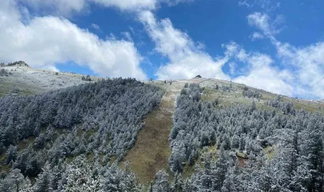 Bolu'da mayıs ortasında yağan kar hayrete düşürdü: "Normal değil"
