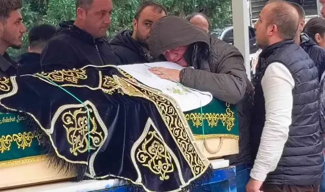 Sünnet cemiyetine çok az kalmıştı, peleriniyle uğurlandı
