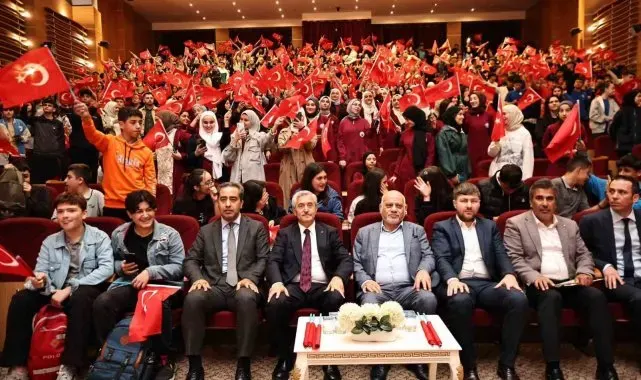Gazi torunları Çanakkale'de ecdada dua ediyor