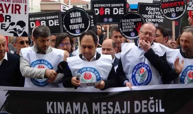 Eğitim Bir-Sen üyeleri, Maltepe'de okul yöneticilerine saldırıyı protesto etti