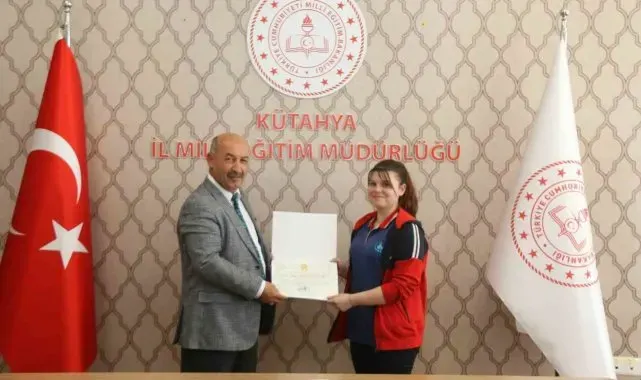 Kütahya'da "Şiddetsiz Toplum" temalı ortaokullar arası resim yarışması ödül töreni