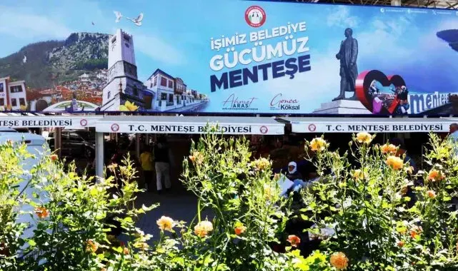 Menteşe'deki yönetim değişimi panoya da yansıdı