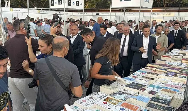 8. Edremit Kitap Fuarı Kitapseverlere kapılarını açtı