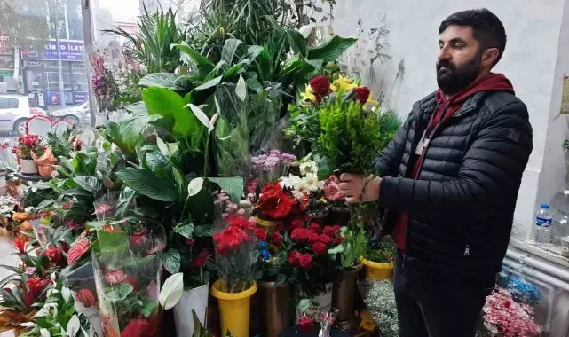 Kars'ta çiçekçilerde Anneler Günü yoğunluğu