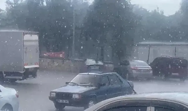 Sivrihisar'da sağanak yağmur etkili oldu