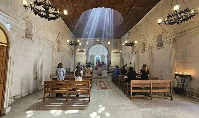 Depremde hasar gören 154 yıllık tarihi kilisede restorasyon çalışmalarına başlandı