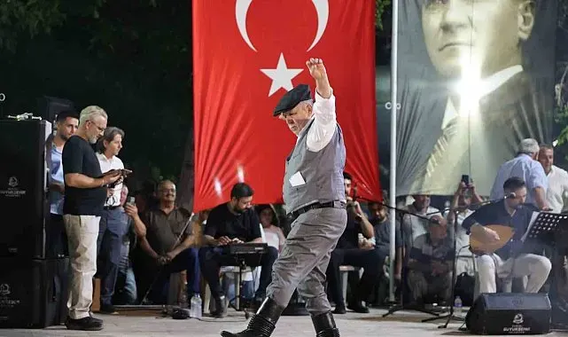 Üstat ve genç efeler 'Zeybek Ateşi'ni yaktı