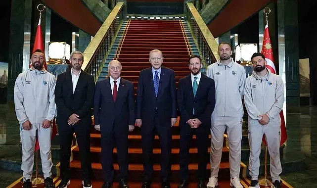 Cumhurbaşkanı Erdoğan Erzurumspor FK heyetini kabul etti