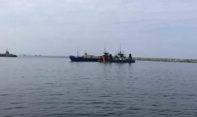 Tarak gemisi limandaki temizlik çalışmalarını sürdürdü