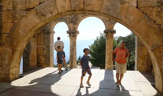 UNESCO listesindeki Alahan Manastırı zamana direniyor