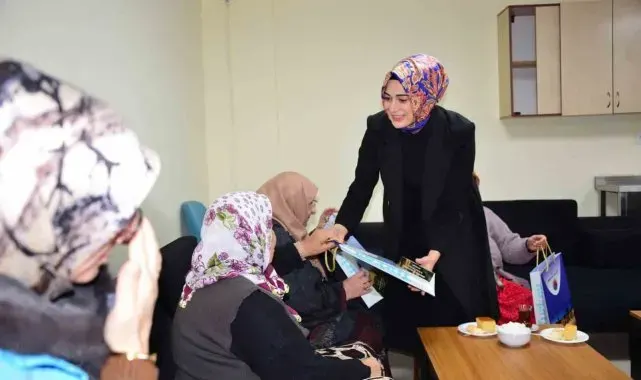 Vali Hayrettin Çiçek'in eşi Berna Çiçek'ten huzurevi ziyareti