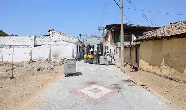 İncirliova'da 3 sokakta yol yenileme çalışmaları sürüyor