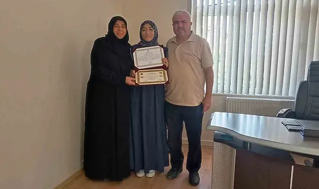 Emet'te iki öğrenci daha hafızlık belgesine kavuştu