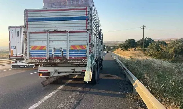 Edirne'de kamyona çarpan kamyonetin sürücüsü hayatını kaybetti