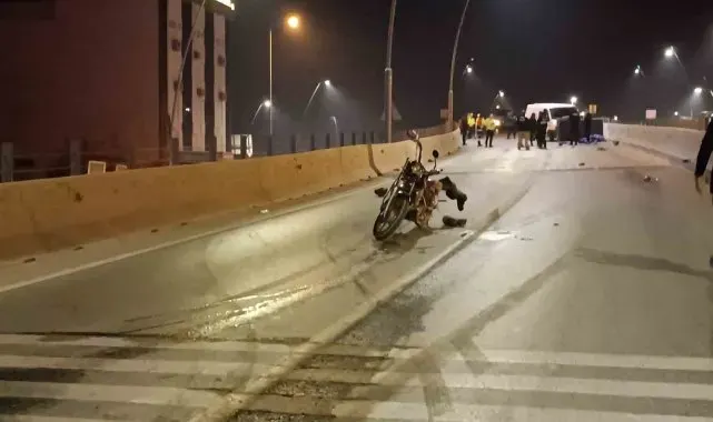 Üst geçitte cip ile motosiklet çarpıştı: 2 ölü
