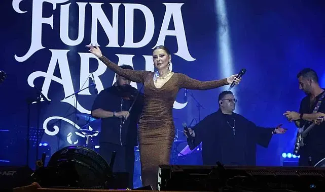 Kahramanmaraş'ta Ağustos Fuarında Funda Arar konseri