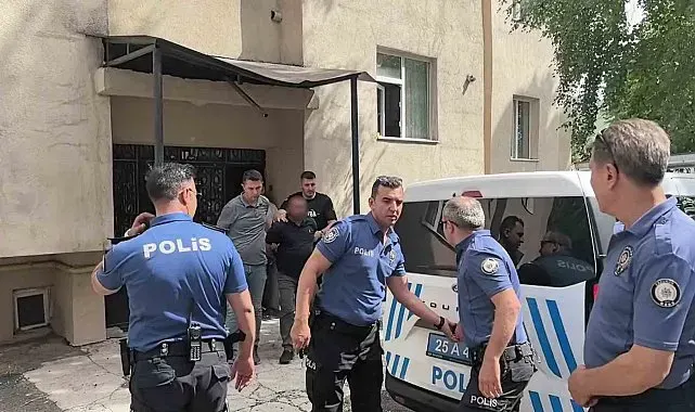 Erzurum'da çocuklarıyla balkona çıkan uzaklaştırma kararlı koca ikna edildi