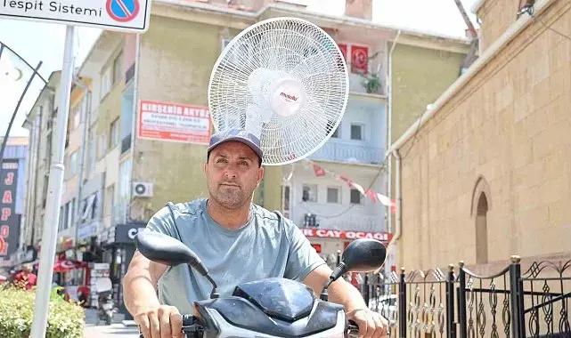 Kırşehir'de sıcaktan bunalan vatandaş, elektrikli motoruna vantilatör taktı