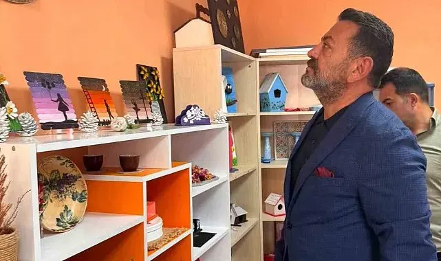 Bilecik'te özel ihtiyaçlı gençlerin el emeği eserleri beğeni topladı