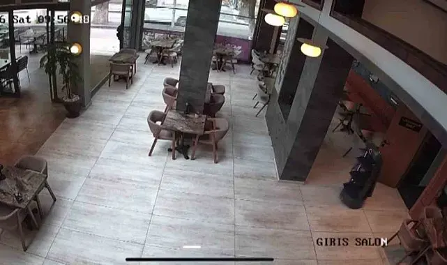 Garson robot 'Gayretli' rotasından çıkıp merdivenlerden düştü