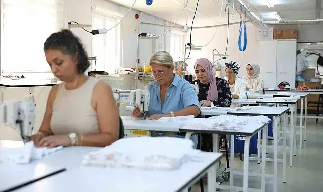 Didim'de kadınlar dikiş öğrenirken üretime de katkı sağlıyor