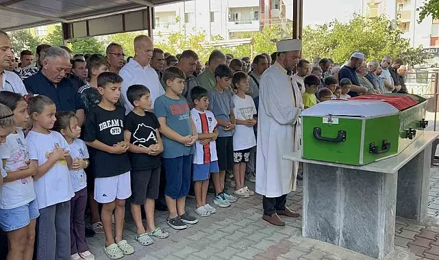 Böcek ilacından zehirlenerek öldüğü iddia edilen Yusuf Talha son yolculuğuna uğurlandı
