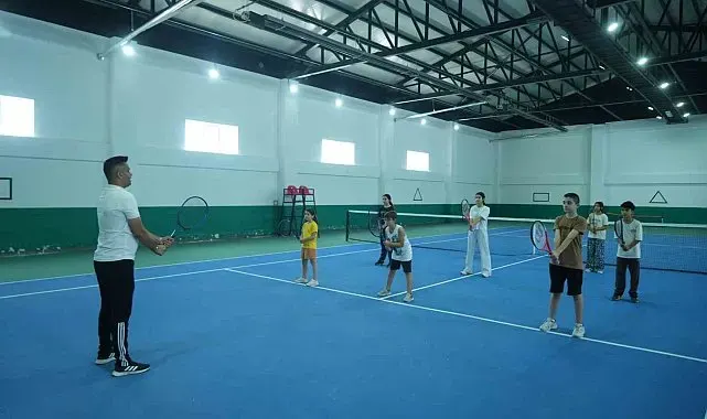 Yaz spor okullarında kort tenisi kursuna yoğun ilgi
