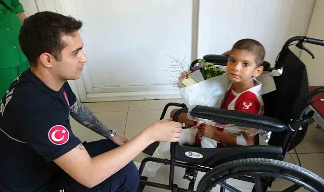6 metrelik kuyuya düşen çocuk kendisini kurtaran kahramanıyla buluştu