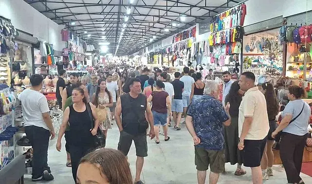Mavişehir Pazar Yeri tatilcilerin ve yerlilerin akınına uğradı