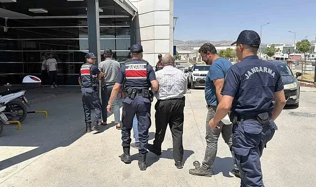 Adıyaman'da dehşet görüntüler: Kamyonetle çarptığı şahsı metrelerce fırlattı