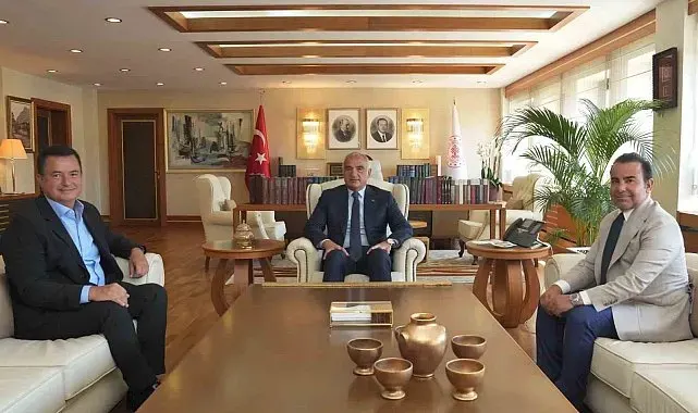 Bakan Ersoy ile Acun Ilıcalı bir araya geldi