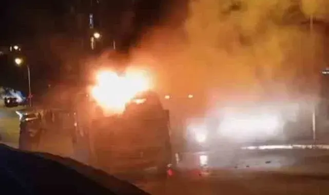 Kartal'da minibüs yangını: Peş peşe patlamalar paniğe neden oldu