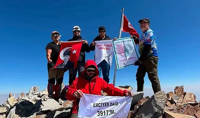 Söke'nin sağlık kahramanları Erciyes'in zirvesinden organ bağışı çağrısı yaptı