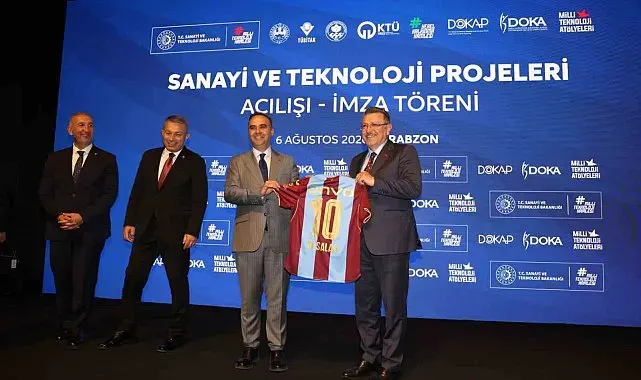 Bakan Kacır'dan Trabzonspor'a Salah teşekkürü