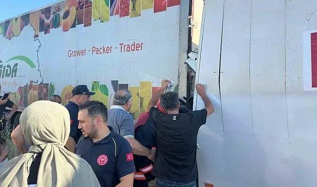 Kamyon tırla çarpıştı: 1 ölü, 1 yaralı