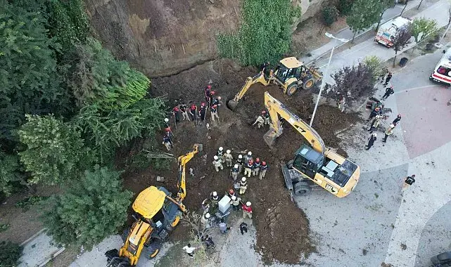 Büyükçekmece'de göçük altında 2 kişinin kaldığı iddiası üzerine kurtarma çalışmaları sürüyor