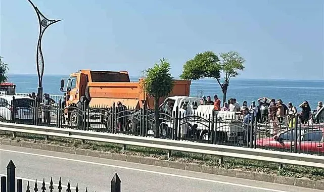 Giresun'da kamyonet kamyona arkadan çarptı: 4 yaralı