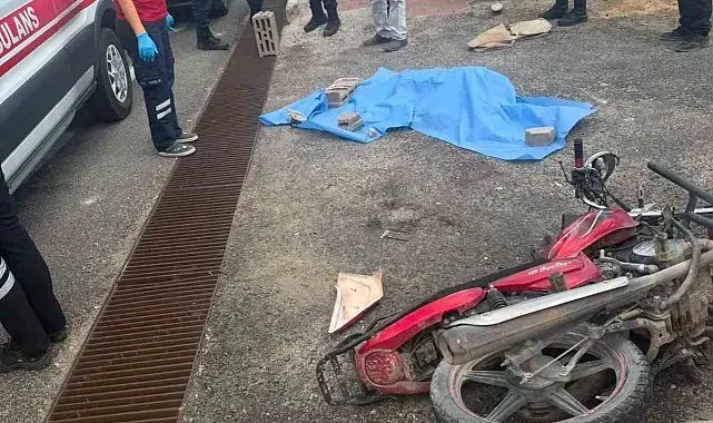 Kontrol çıkan motosiklet duvara çarptı