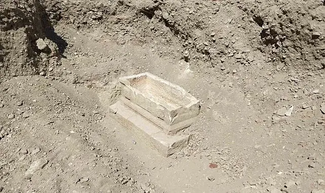 Çevre düzenlemesinde çıkan lahit, inşaatı durdurdu