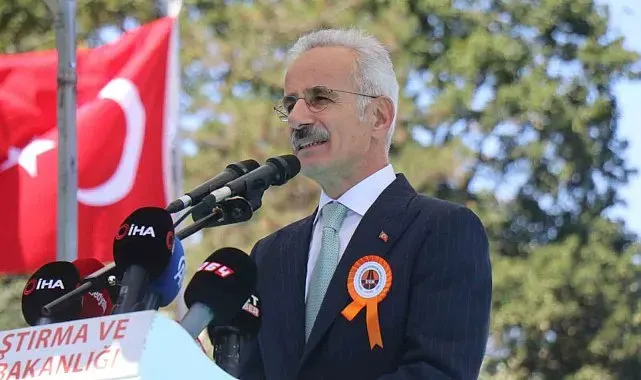 Bakan Uraloğlu: "Ayasofya ile yaşıt 1500 yıllık Sangarios Köprüsü'nü şehrimizin simgesi olarak yeniden canlandırdık"