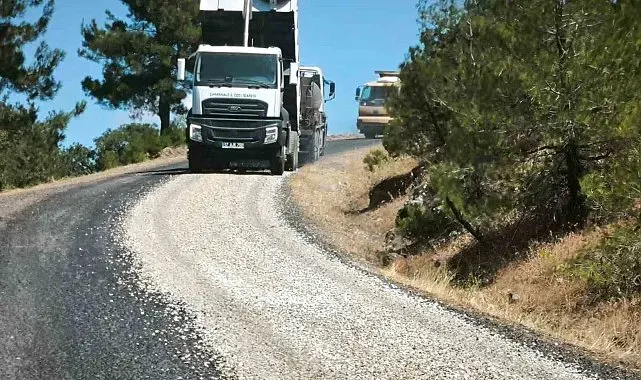 Lapseki'de köy yolları asfalt çalışmaları devam ediyor