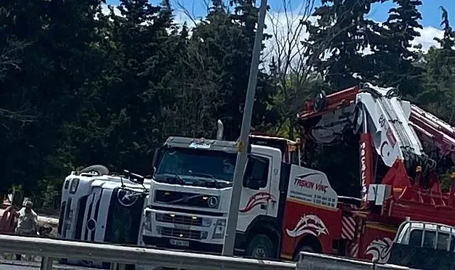 Kırklareli girişinde tır devrildi