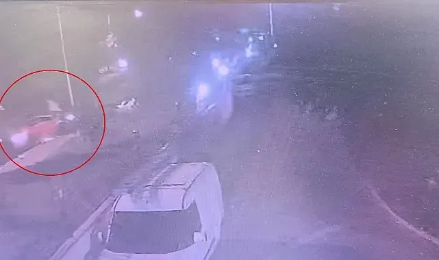 Manavgat'ta önce kamyona ardından site duvarına çarptı: 1'i çocuk 4 yaralı