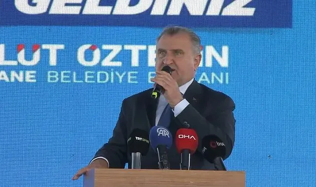 Osman Aşkın Bak: "Yüzme Bilmeyen Kalmasın' projesiyle, bu zamana kadar yaklaşık 12 milyon çocuğumuza hizmet ettik"