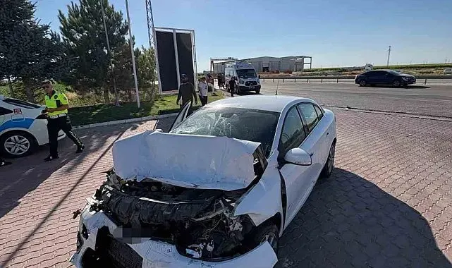 Otomobil kamyona arkadan çarptı: Aynı aileden 5 kişi yaralandı