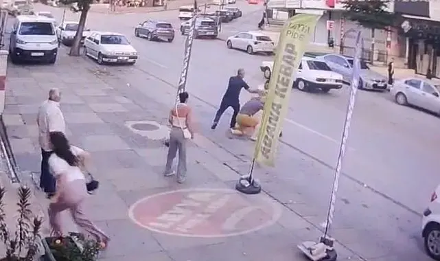 Kız çocuklarını taciz edip kaçırmak istediği iddia edilen saldırganlara müdahale eden yaşlı adam, feci halde darp edildi