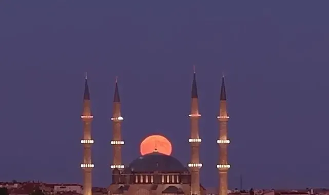 Dolunay, Selimiye Camii ile aynı karede