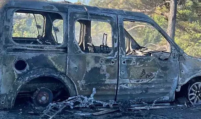 Alanya'da çalılık alanda çıkan yangında bir araç ve ev hasar gördü