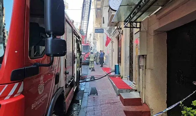 Beyoğlu İstiklal Caddesi'nde iş yerinde korkutan yangın